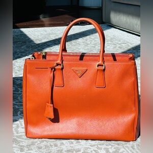 Large Prada Galleria Saffiano leather bag - Orange